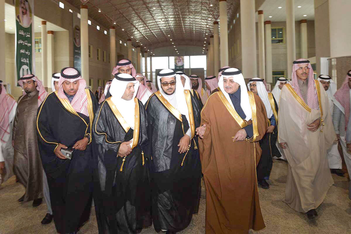 إنشاء الكلية الجامعية للبنات بحقل